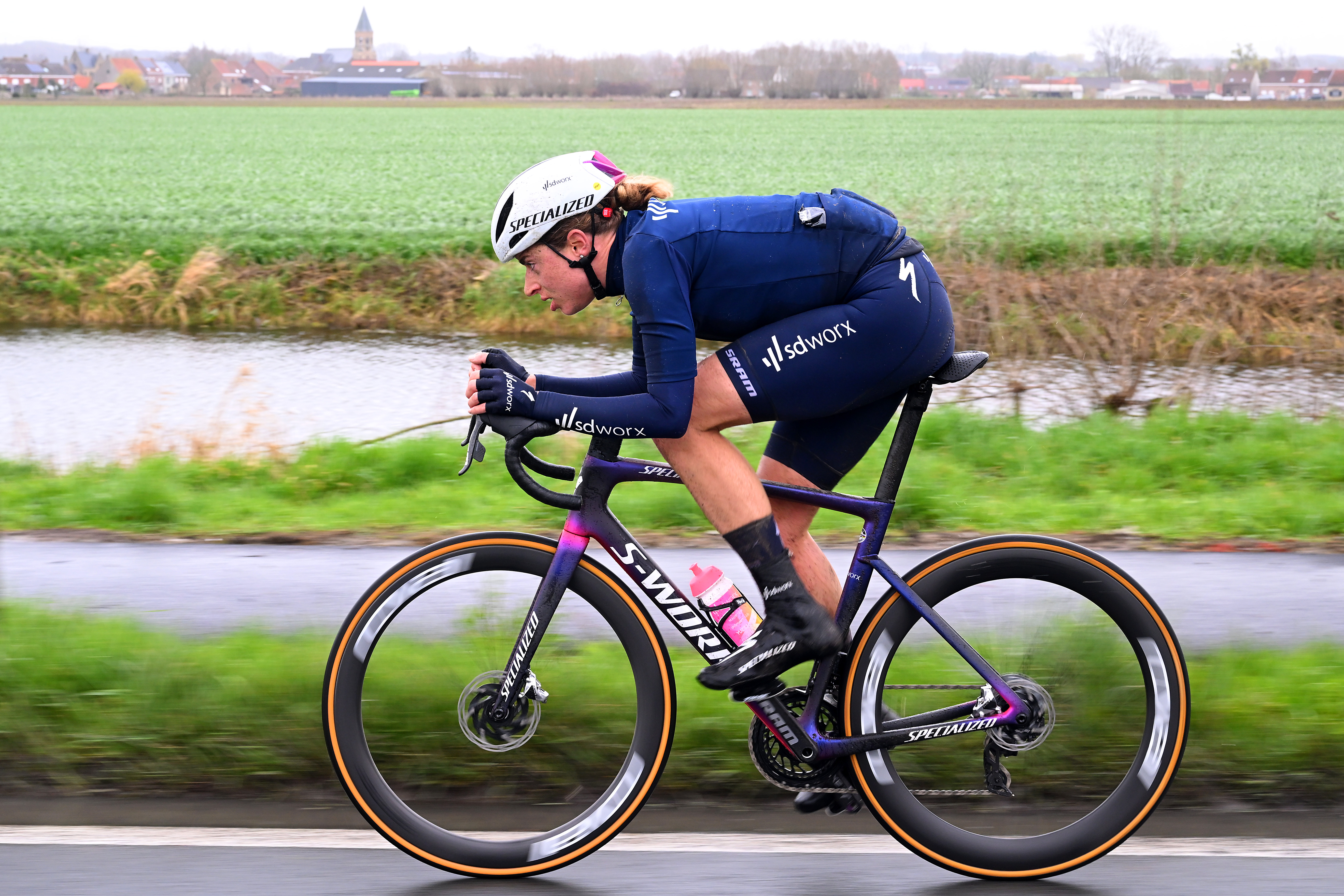 Marlen Reusser time trials to Gent Wevelgem victory with 40km solo