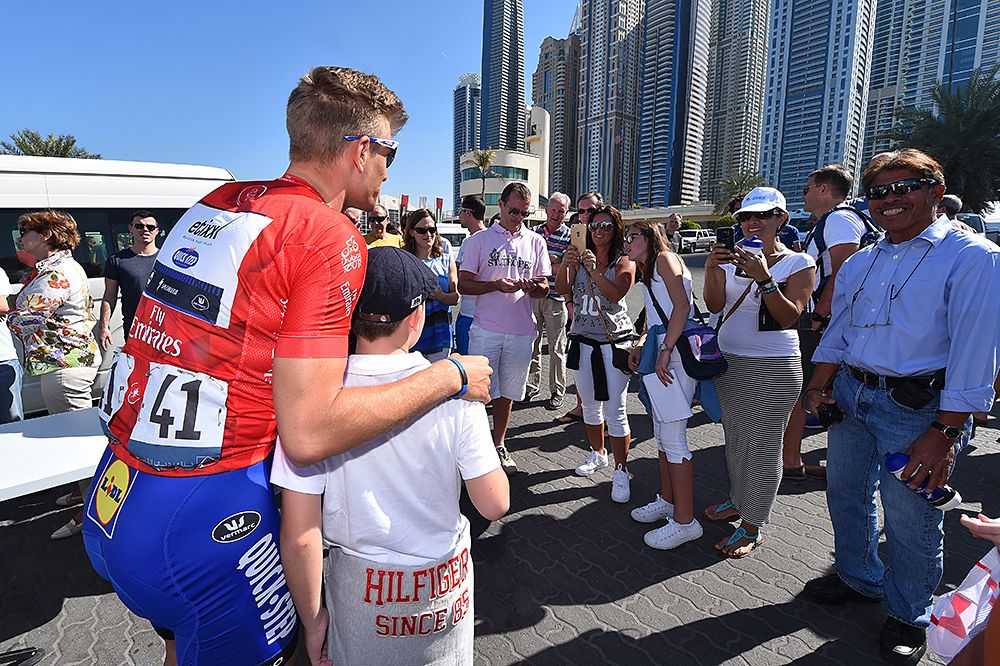 Marcel Kittel (Etixx-QuickStep) takes photos with fans
