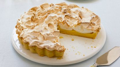 easy lemon meringue pie alamy