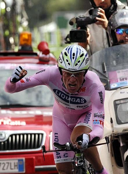 Danilo Di Luca (Liquigas) rides into Verona.