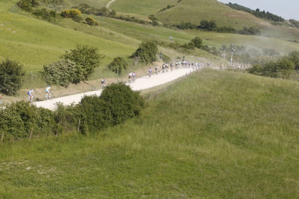 Spectacular scenes on stage 5 of the Giro d'Italia