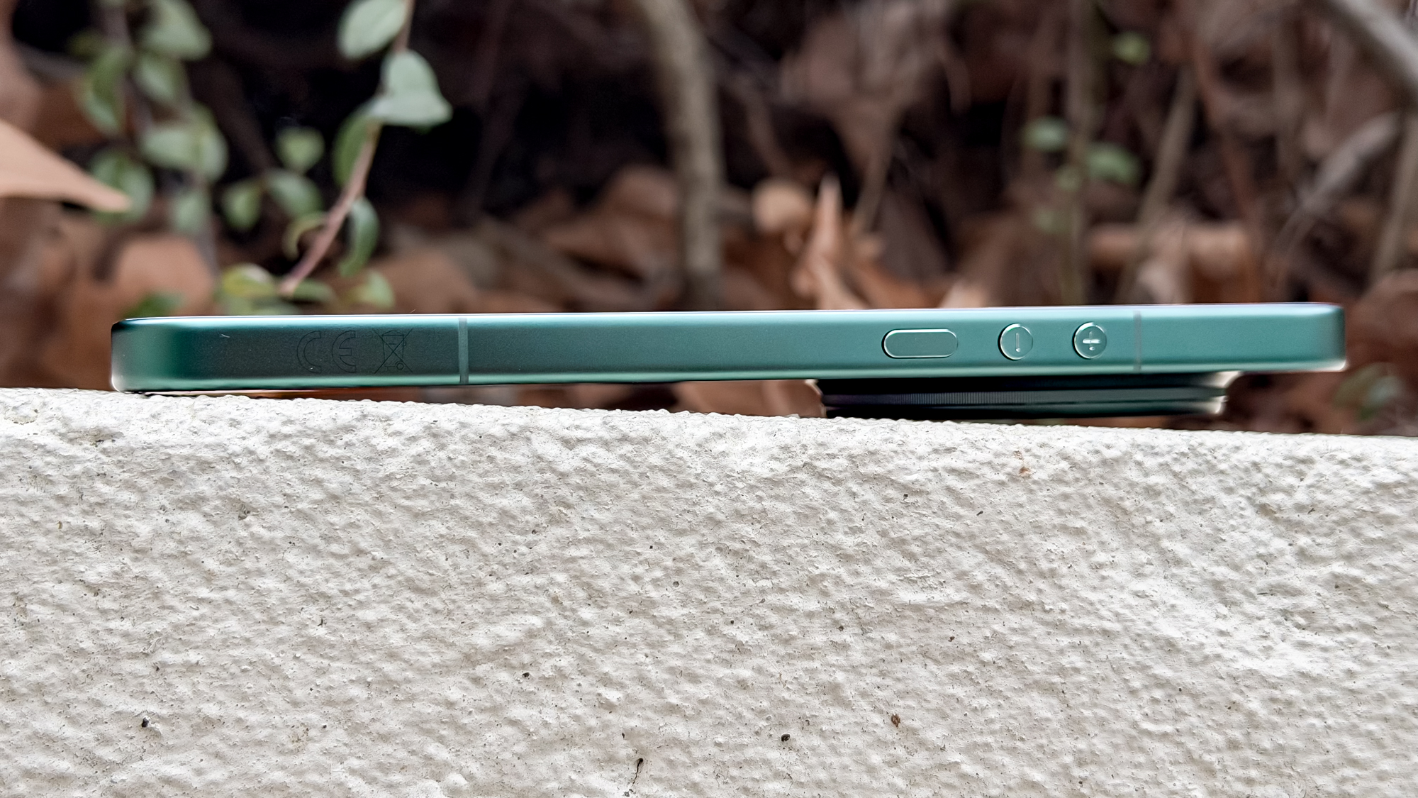 Xiaomi 17 Ultra side-on