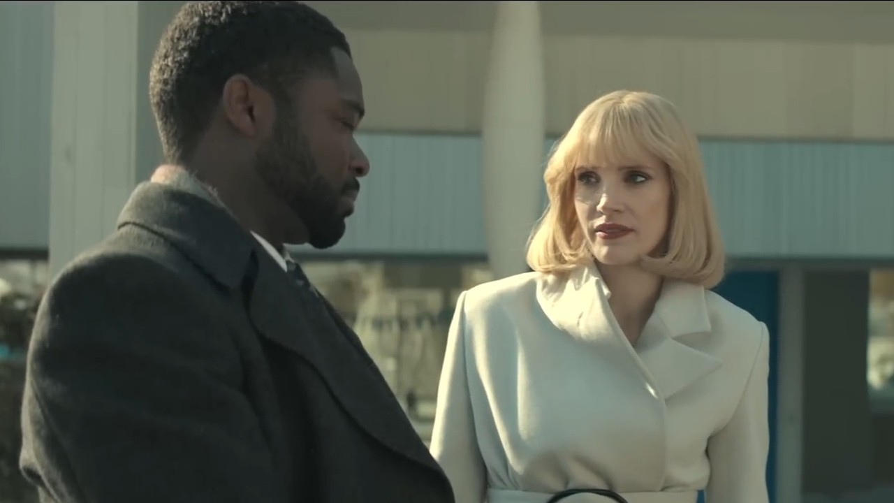 Jessica Chastain in a white outfit talking to David Oyelowo in A Most Violent Year