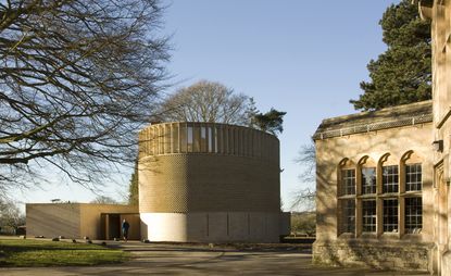 The Bishop Edward King Chapel by Niall McLaughlin Architects, situated in Oxford. A round building under some large trees.