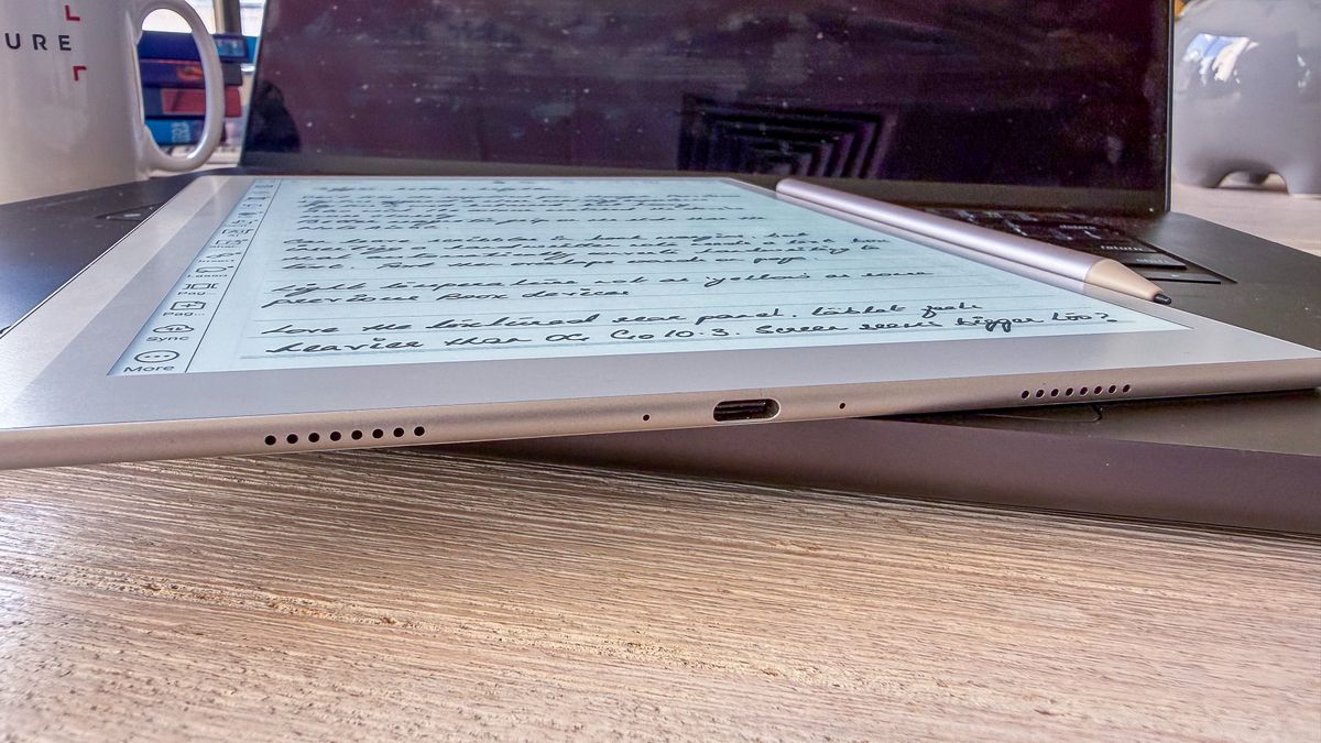 The USB-C port and speakers on the bottom edge of the Boox Go 10.3 (Gen II) Lumi