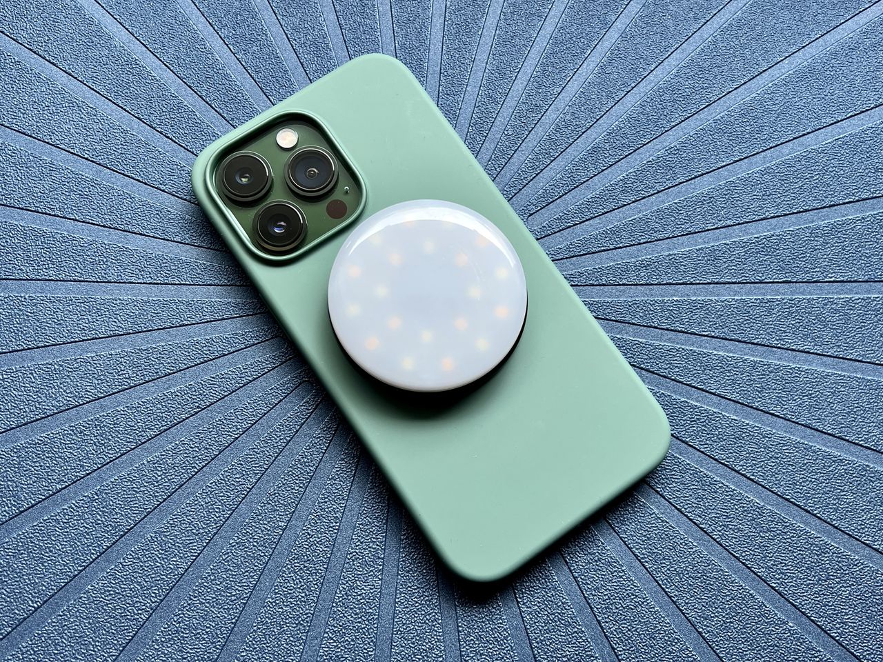 Sonix Maglink Pop Up Selfie Light Closed