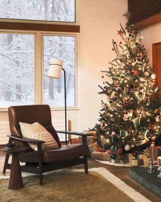 Cozy modernist Christmas tree