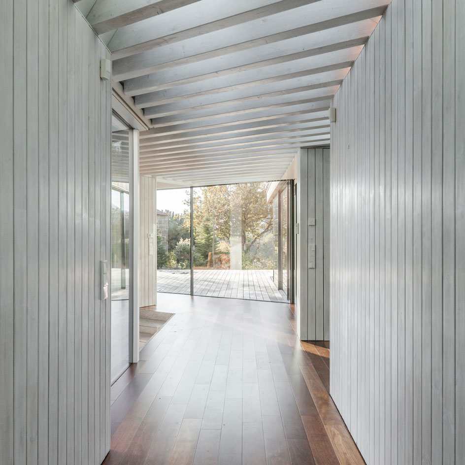 In an attempt to balance the region's hilly nature, the architects sought to create clear, uninterrupted views out