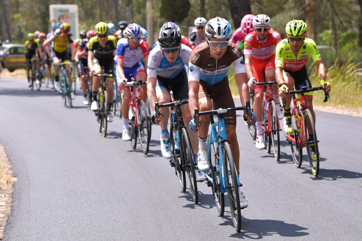 The breakaway begin to work together