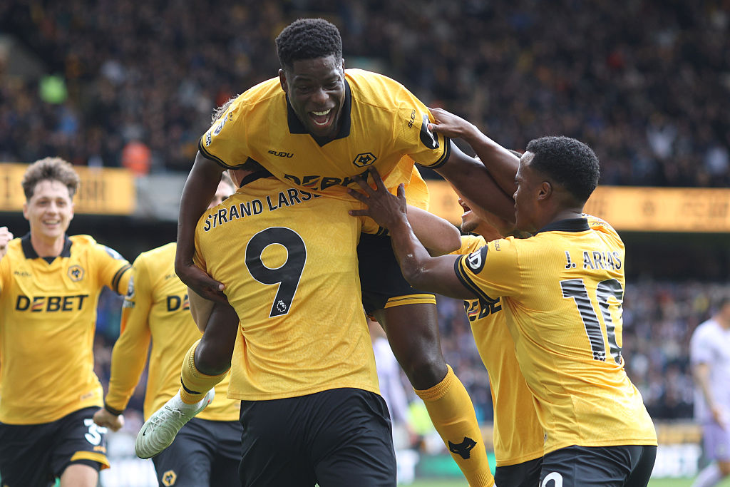 WOLVERHAMPTON, ENGLAND - OCTOBER 5: Marshall Munetsi, Jorgen Strand Larsen, Jhon Arias and Joao Gomes of Wolverhampton Wanderers celebrate 1st goal during the Premier League match between Wolverhampton Wanderers and Brighton &amp;amp; Hove Albion at Molineux on October 5, 2025 in Wolverhampton, England. (Photo by Neal Simpson/Sportsphoto/Allstar via Getty Images)
