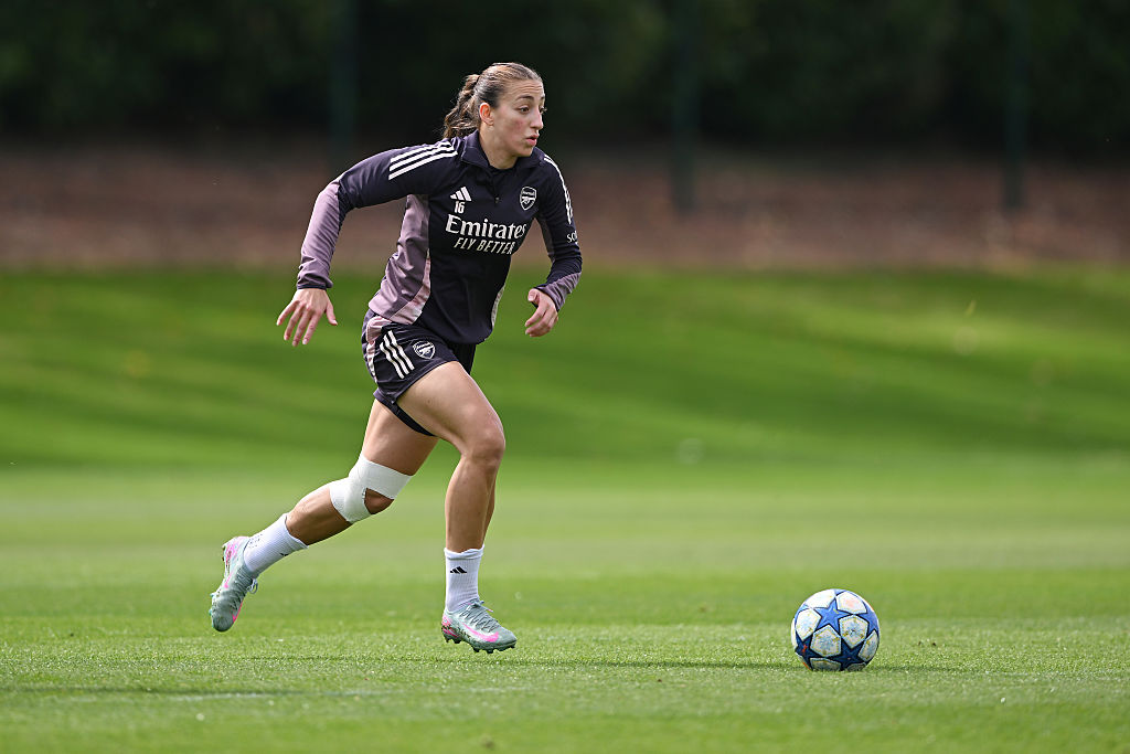 Rosa Kafaji dribbling the ball