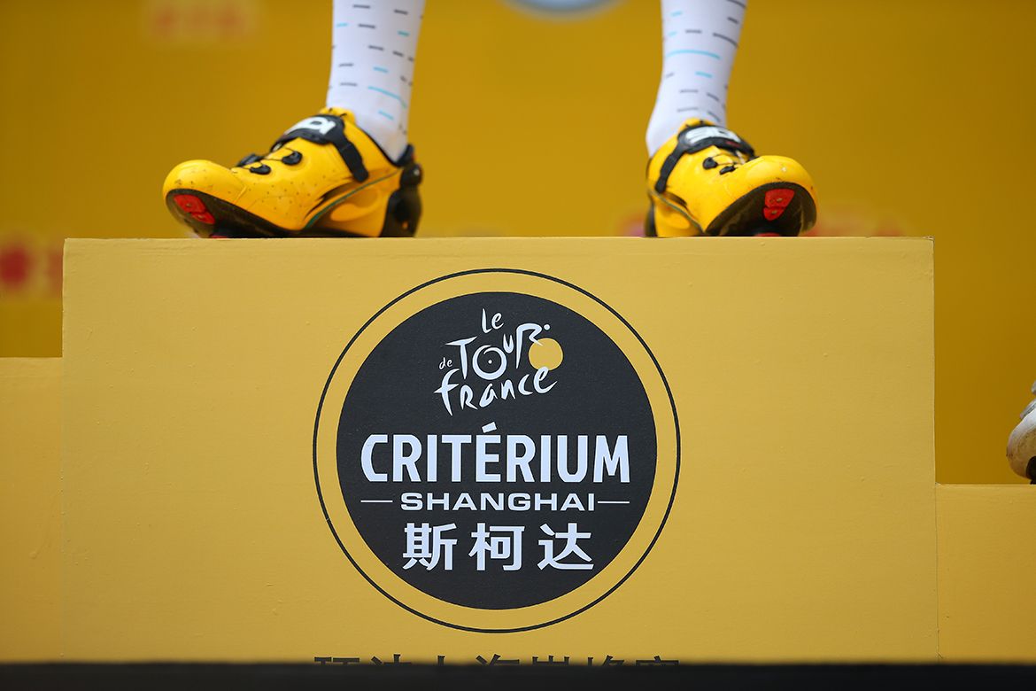 Chris Froome's yellow shoes