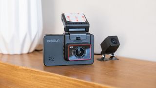  Kingslim D4 on a wooden side table with rear-view camera