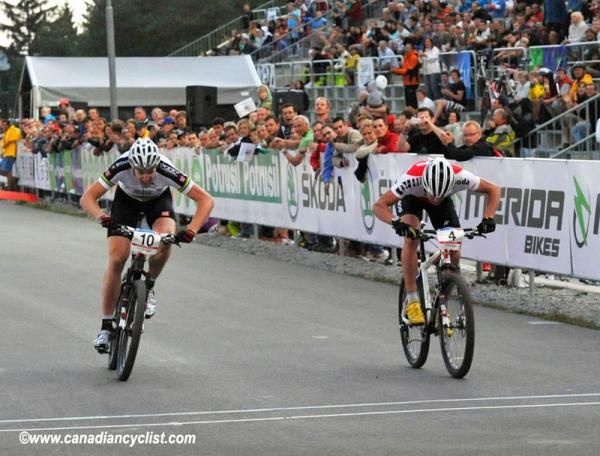 Stefan Peter (MK - Zentralschweiz) takes the win over Paul Van Der Ploeg (Felt Oetztal X - Bionic Team)