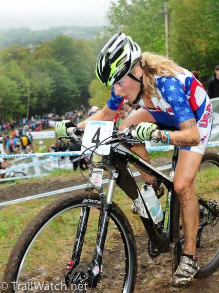 Willow Koerber (USA) uses her patented low climbing style