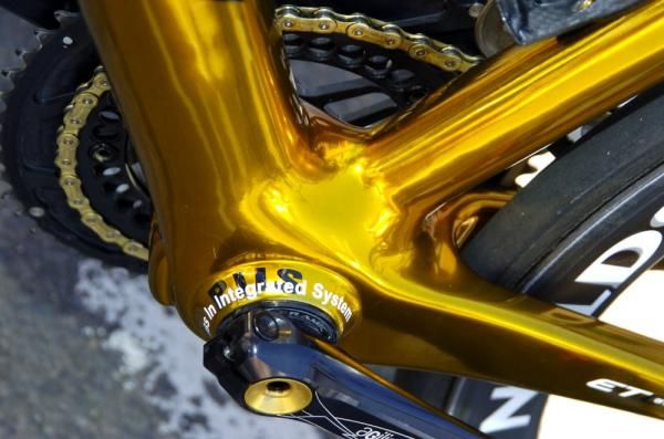 Close up: Manuel Cardoso's Fuji SST1.0 Aero sure was the bike with the most bling in the field. But is that a good thing?