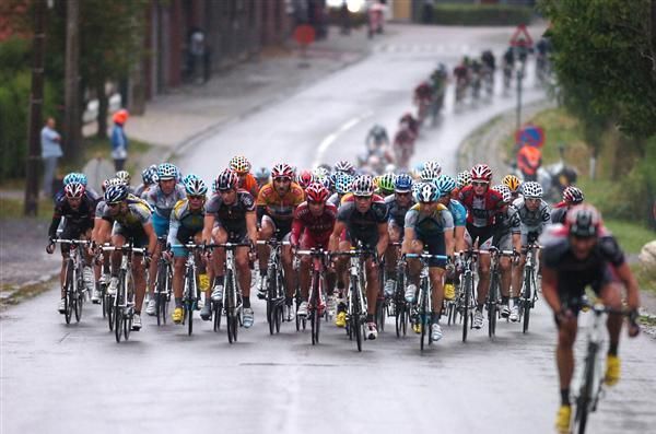 The peloton make their way up the Cote Saint Nicholas