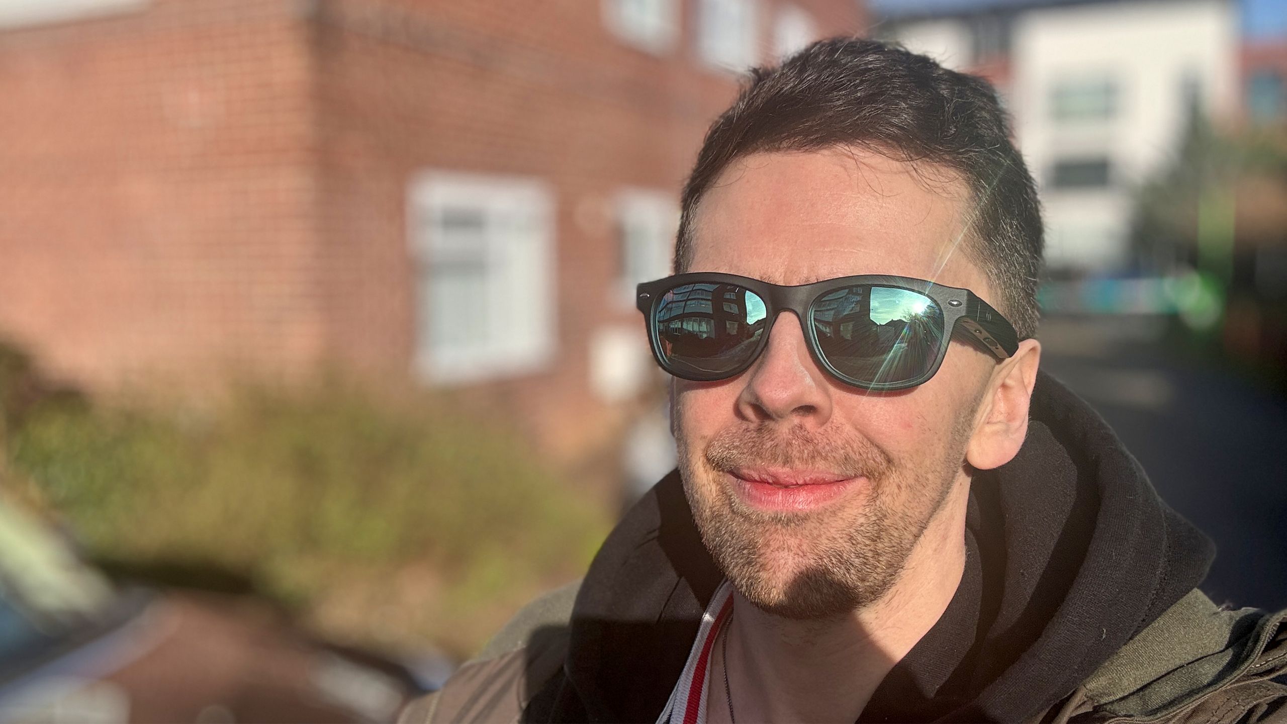 من Ray-Ban Metas خود را با این عینک هوشمند 20 دلاری عوض کردم تا آنها را مسخره کنم – سپس آنها واقعاً مرا تحت تأثیر قرار دادند.