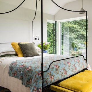 guest room with cushion and hanging light