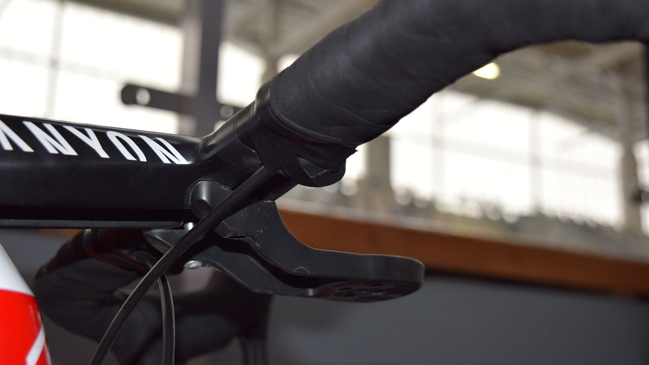 The additional shifting buttons allowed Politt to change gear on the cobbles without reaching for the levers