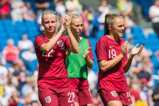 England's ladies pay it back to the supporting crowd