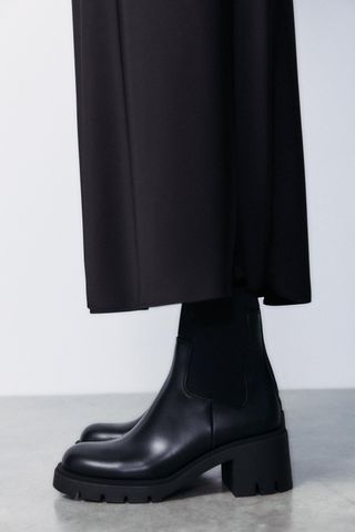 Neoprene-Effect Chelsea Boots