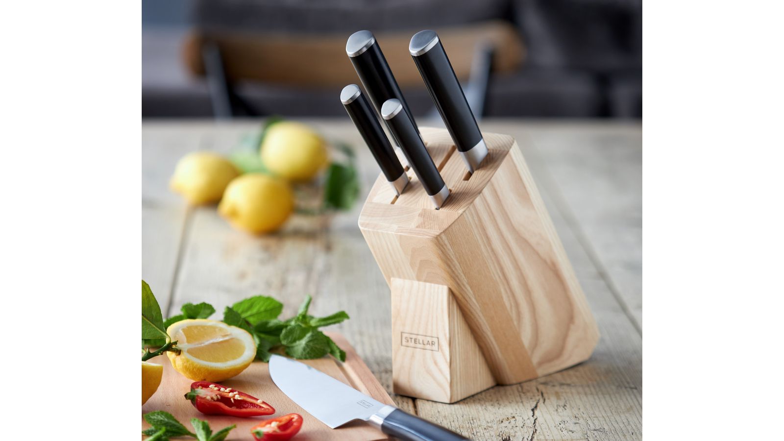 Stellar Poise 5 Piece Knife Block Set Review a set of kitchen knives