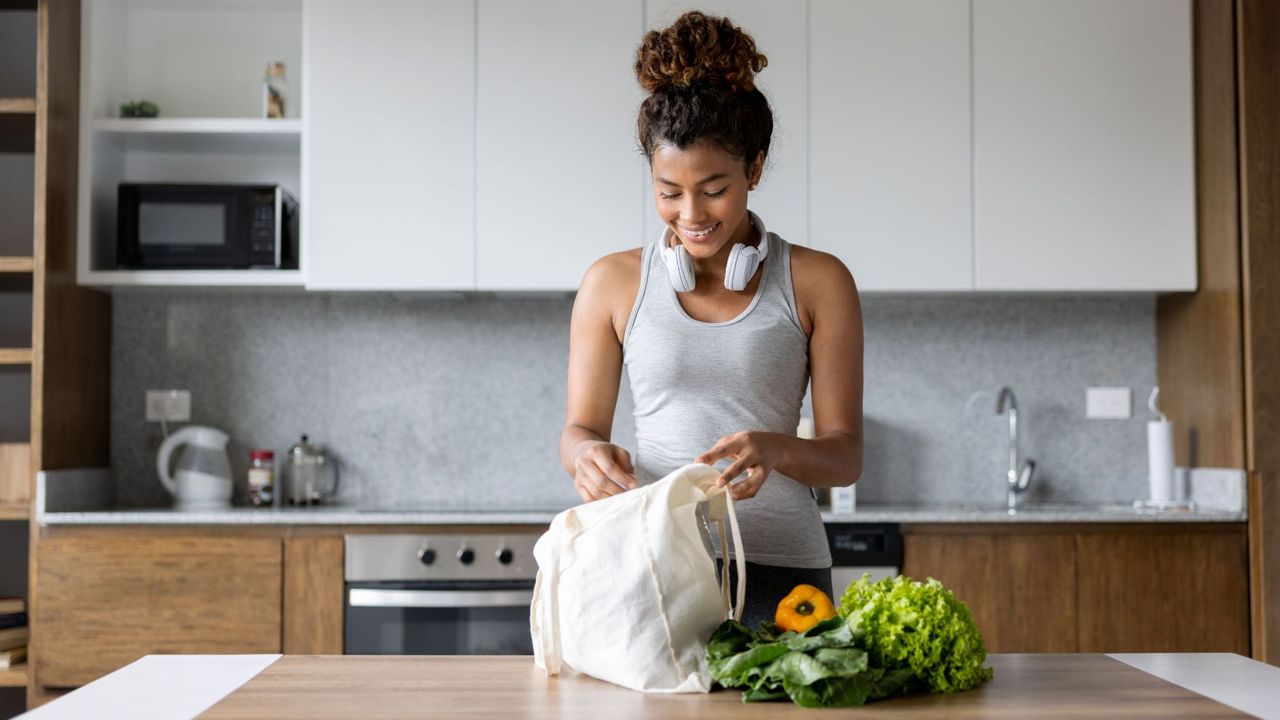 4:3 diet: A woman unpacking a healthy grocery shop