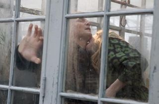 Chloe - Liam Neeson & Amanda Seyfried star in Atom Egoyanâ€™s erotic thriller