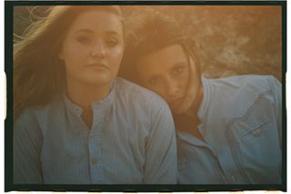 aj michalka and her sister aly leaning her head on her shoulder