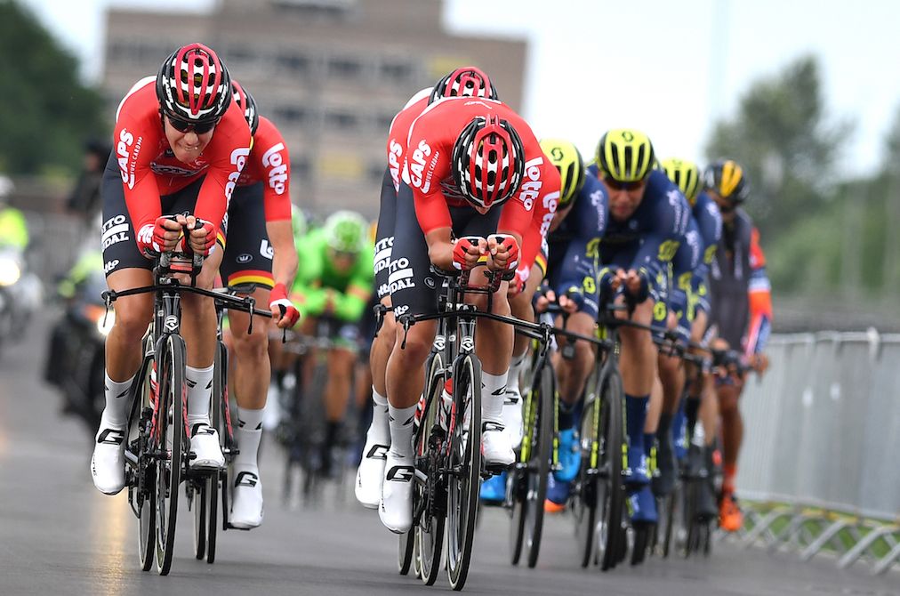 Teams coming together in the Hammer Chase finale