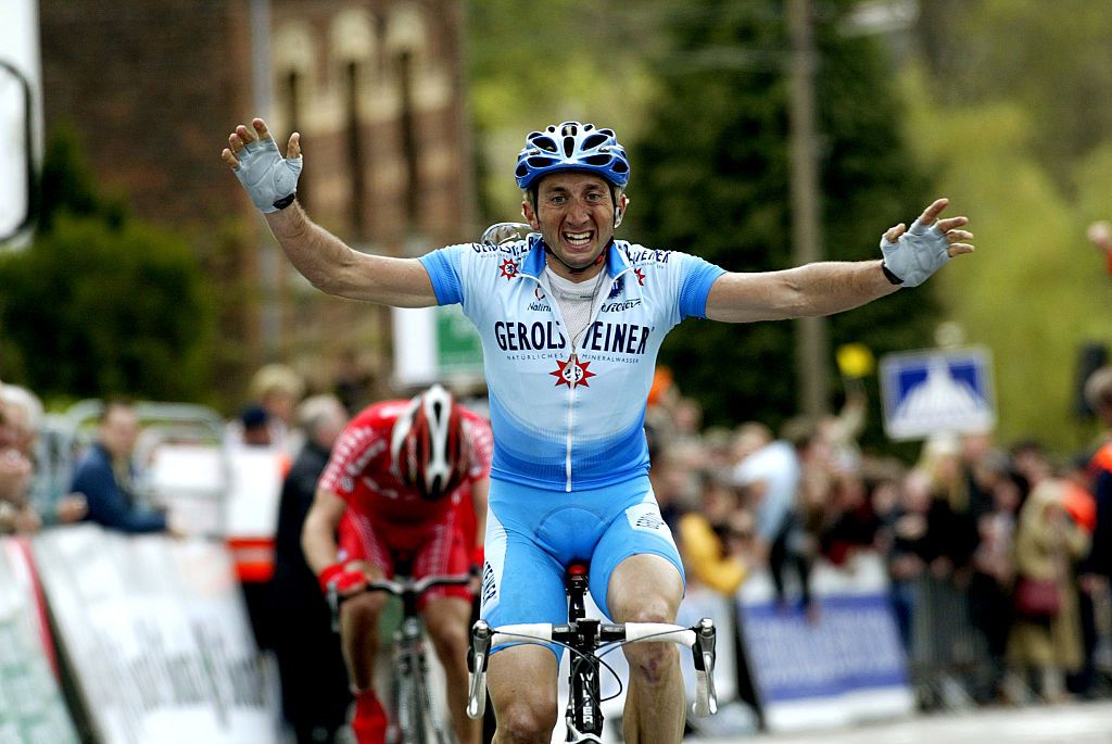 Davide Rebellin wins the 2004 Fleche Wallonne