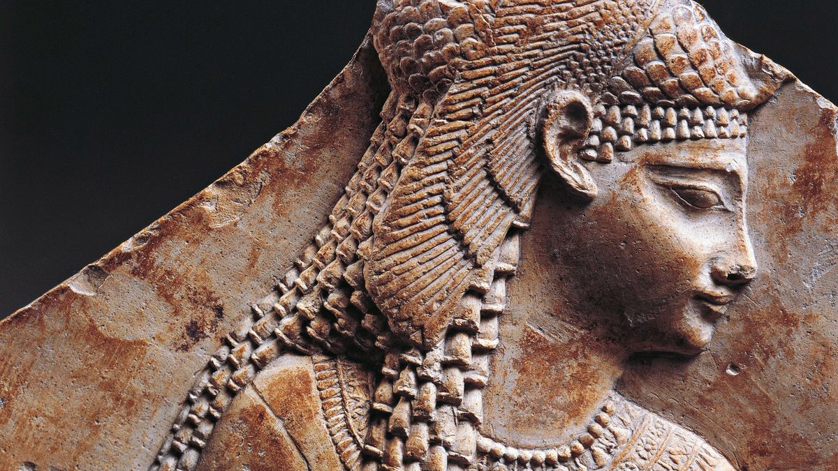 What did Cleopatra, Egypt's last pharaoh, really look like? | Live