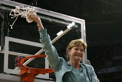 Basketball coach Pat Summitt is dead at 64