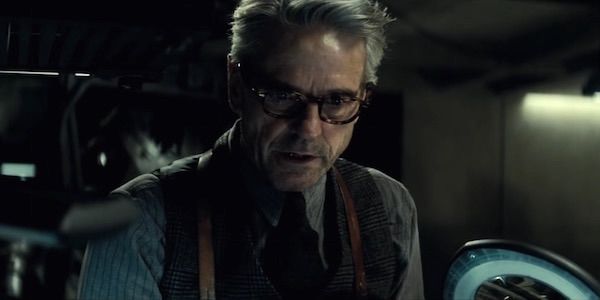 How Alfred Will Get Along With The Justice League Members, According To ...