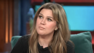 kelly clarkson on her daytime talk show in 2025