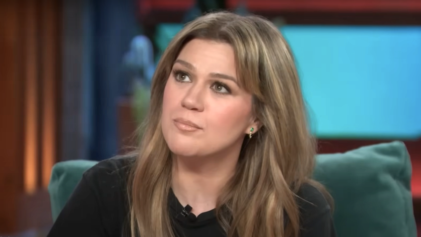 kelly clarkson on her daytime talk show in 2025