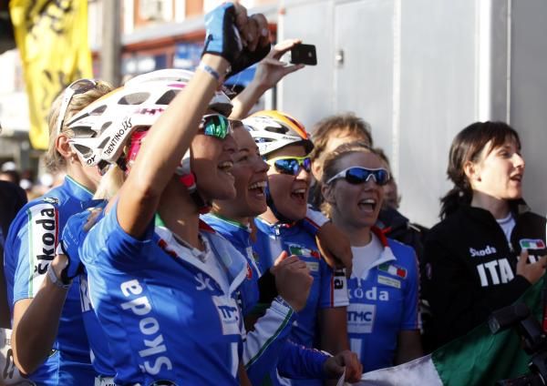 Giorgia Bronzini's Italian teammates salute her victory.