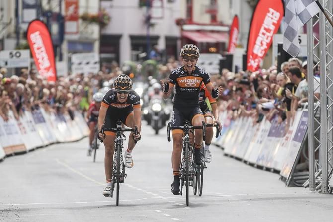 Laura Trott , Wiggle Honda takes the win.
