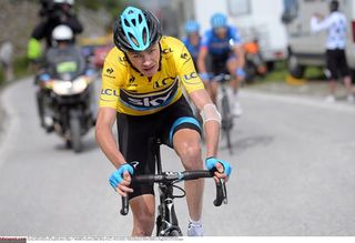 Chris Froome (Team Sky) struggles to close the gap to Alberto Contador (Tinkoff Saxo)