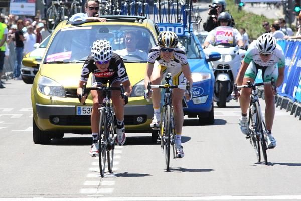 Charlotte Becker (Cervelo Test Team) wins ahead of Judith Arndt (HTC - Columbia Women) and Annemiek Van Vleuten (Nederland Bloeit)