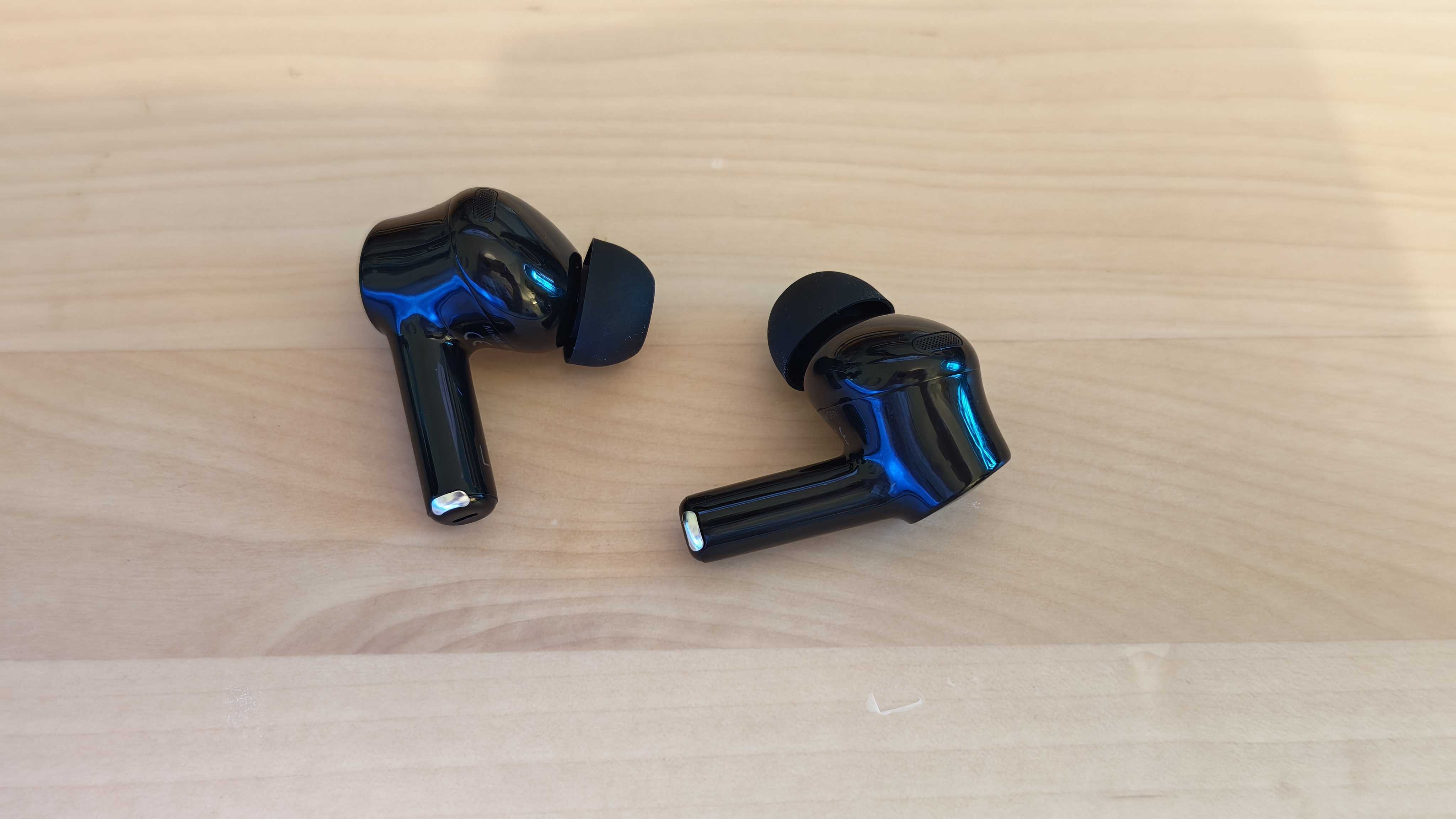 The Razer Hammerhead V3 HyperSpeed earbuds are okay for gaming, but their underwhelming feature set and so-so sound make them a poor fit for everything else