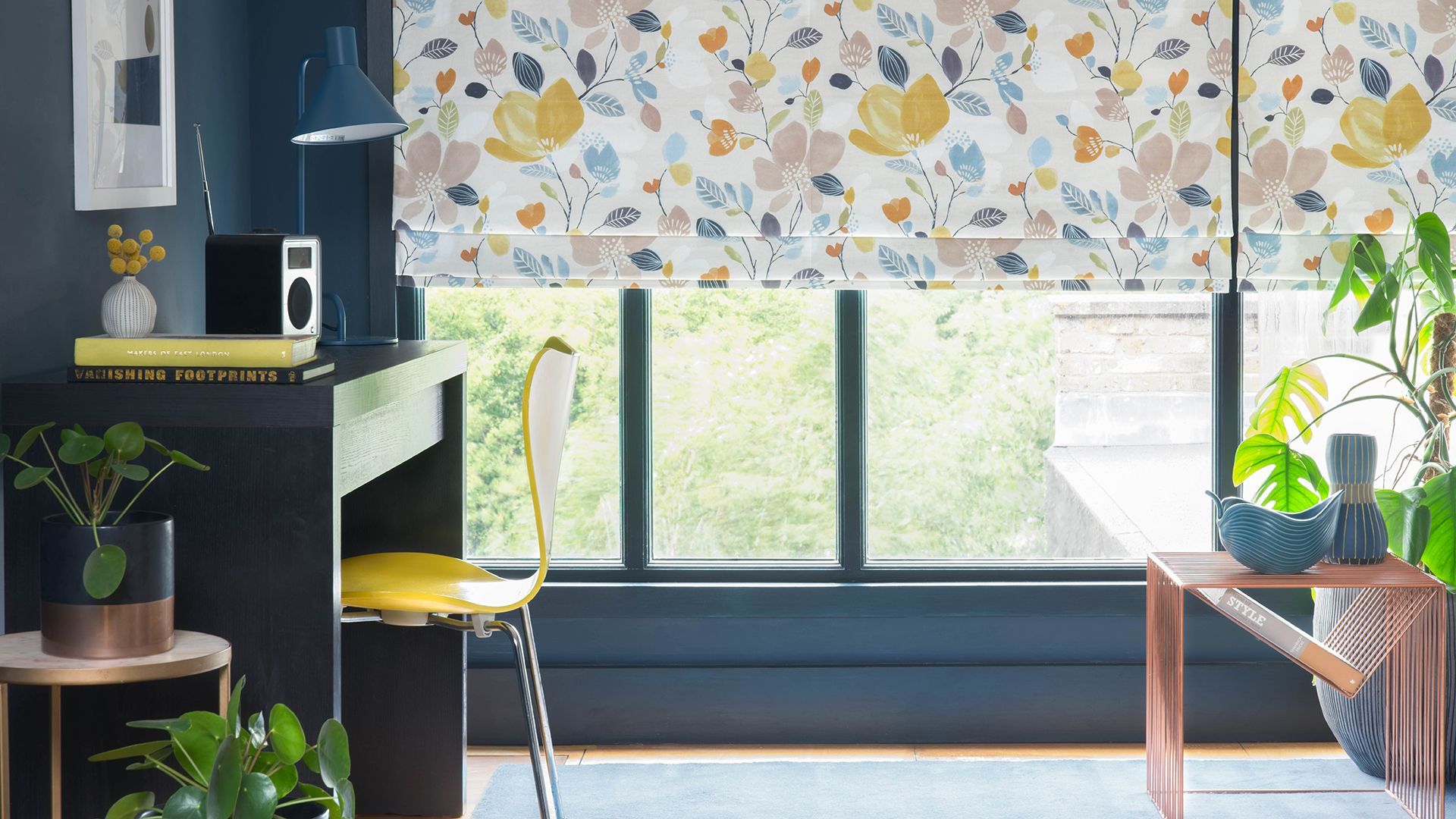 Floral roller blind