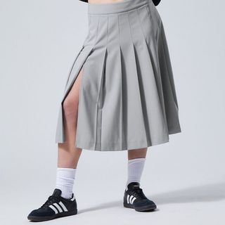 model wearing weekday grey pleated midi skirt