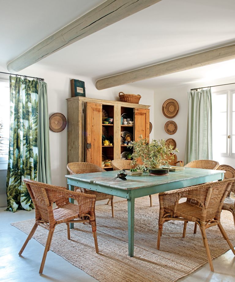 A blissful country retreat combines inherent charm and exquisite fabrics