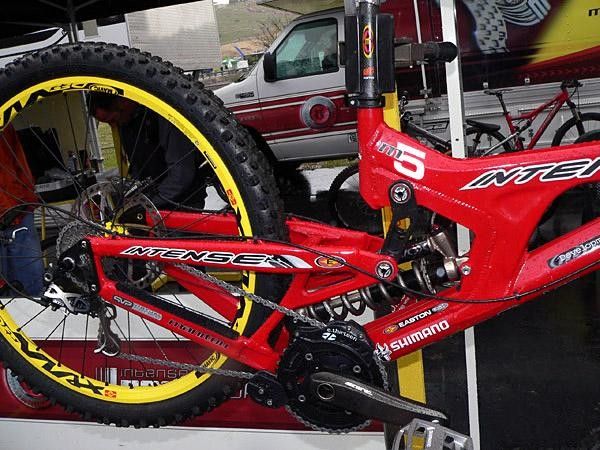 The rear end still uses VPP suspension geometry, but a lower leverage ratio promises better performance.