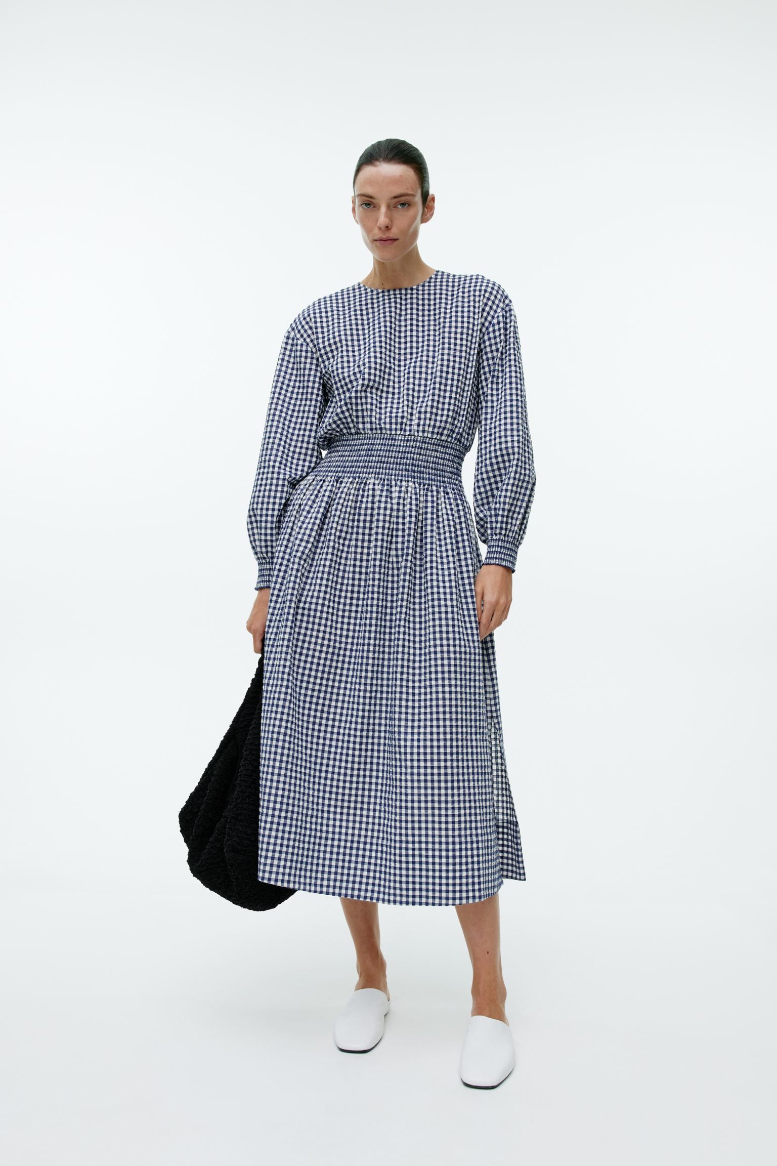 missing-image لقد طلبت من الذكاء الاصطناعي ابتكار 6 أزياء أنيقة، وإليكم النتائج