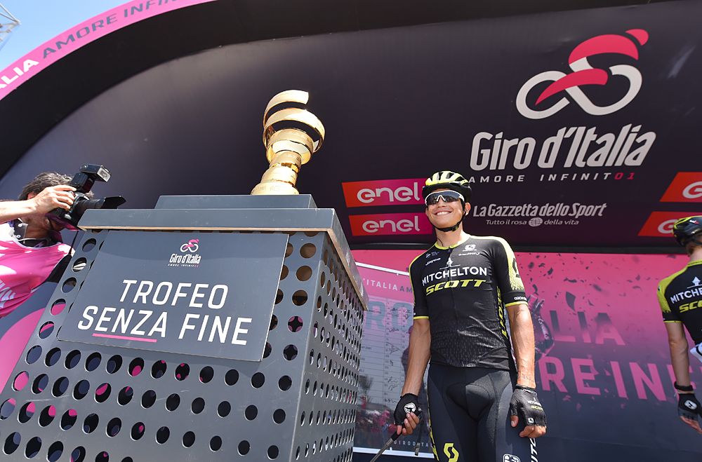 Esteban Chaves signs in for stage 2 at the Giro d'Italia