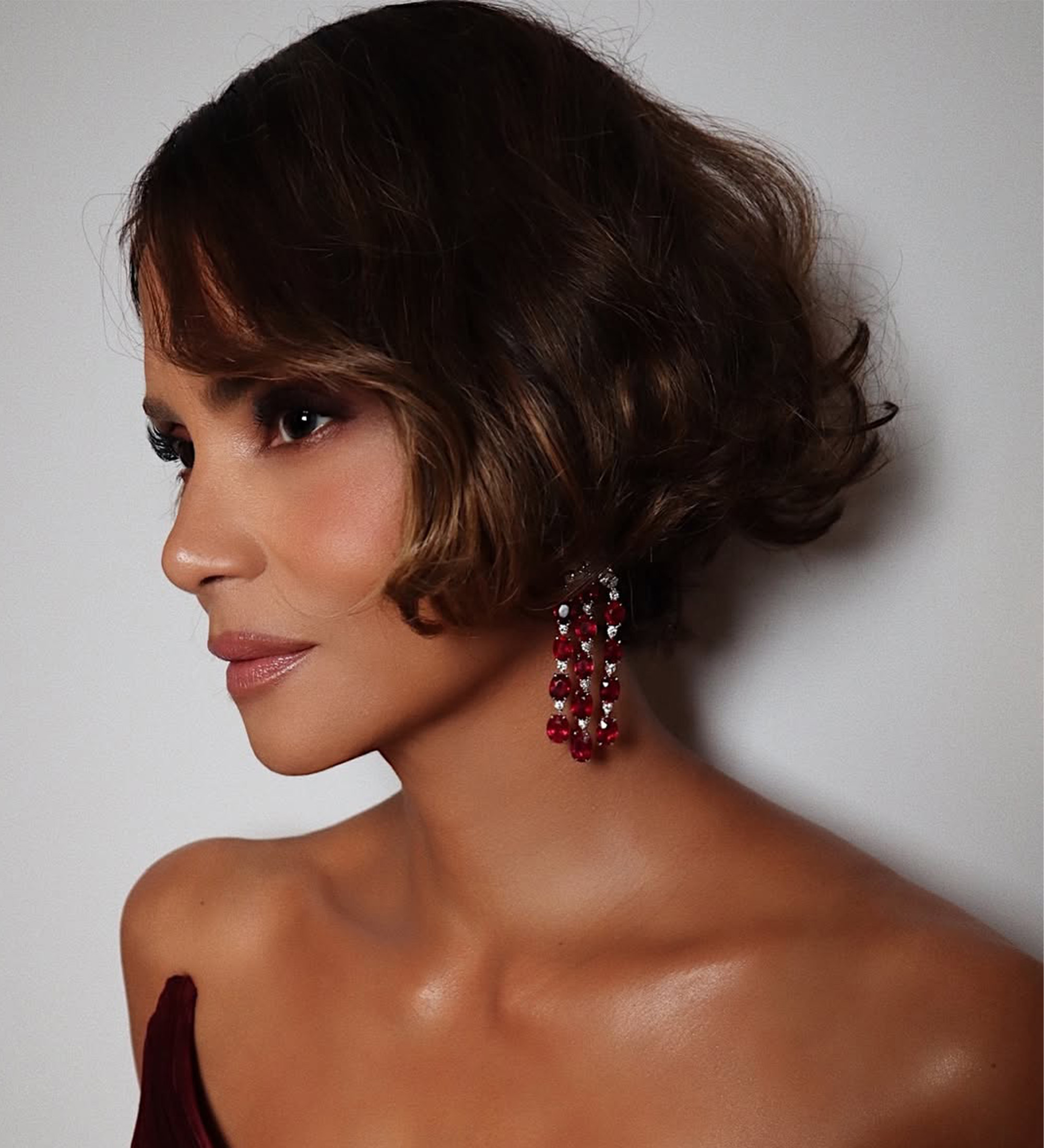Halle Berry wears a baby bob by Renata Compora.