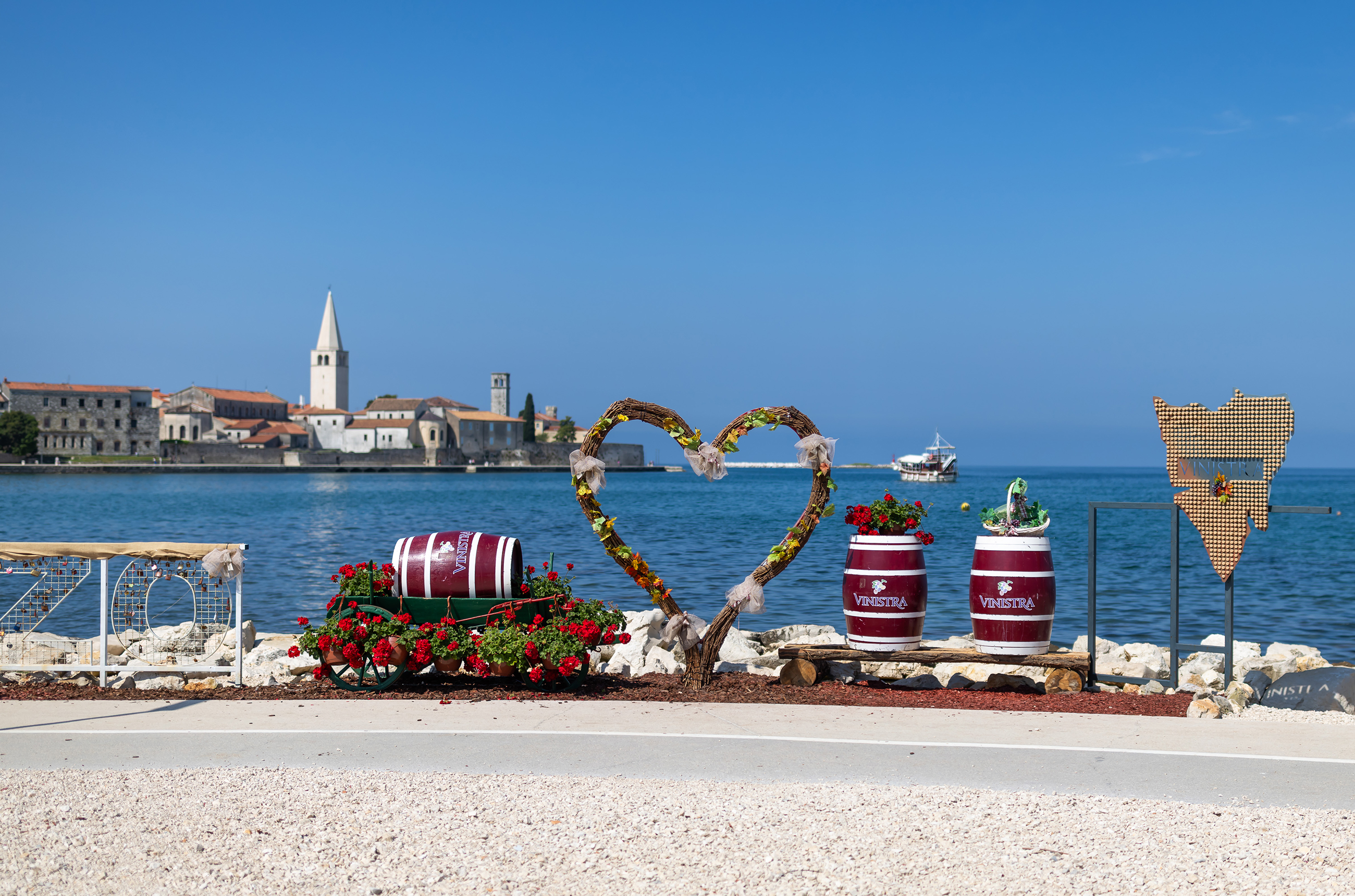 A view from far away of Pore&amp;#269;, with sea in front g it and a flower wreath in the shape of a heart